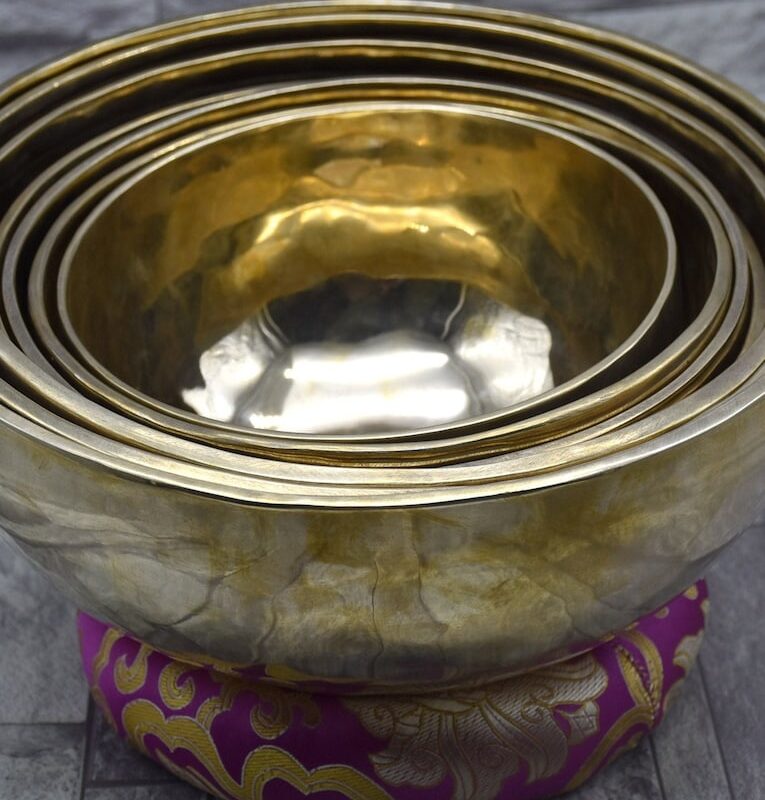 Professional 7-note tuned singing bowl set