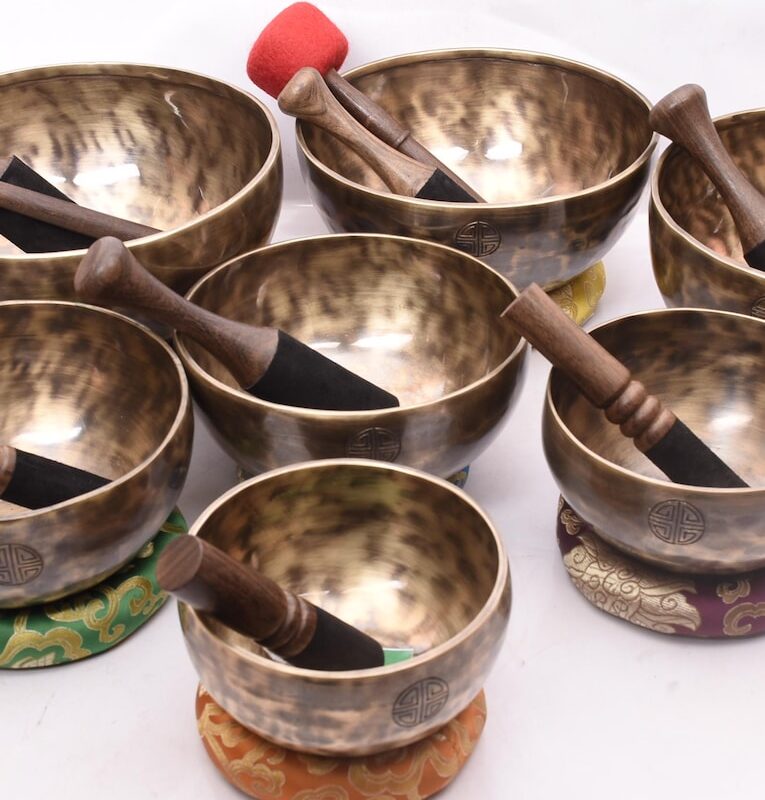 Full moon chakra singing bowl set of seven