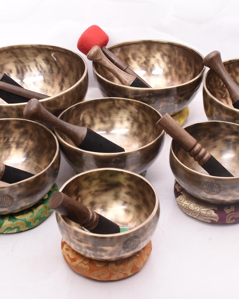 Full moon chakra singing bowl set of seven